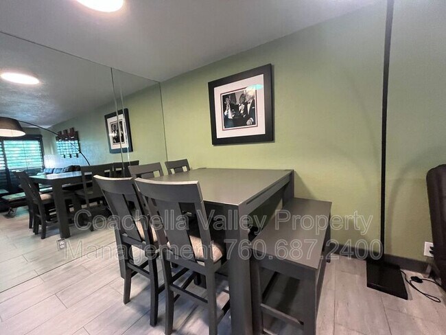 Building Photo - 2821 Los Felices Cir