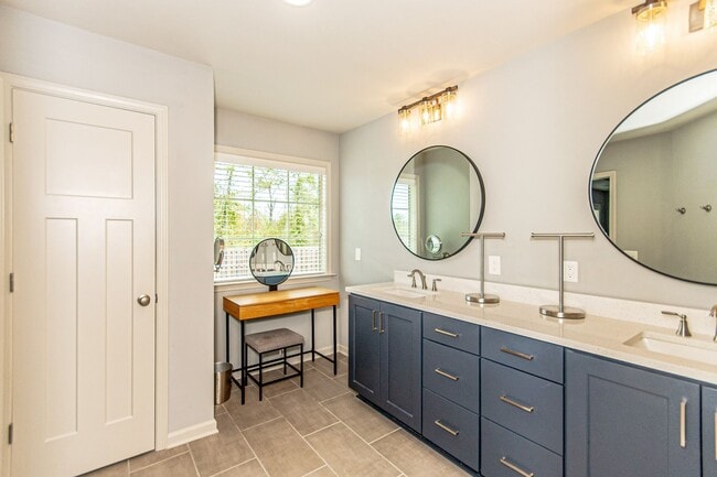 Building Photo - 9872 Bluestone Circle