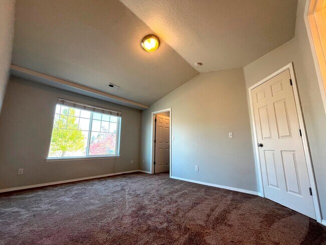 Building Photo - Elegant Arbor Townhome with Open Kitchen, W/D, Patio, and Soaking Tub