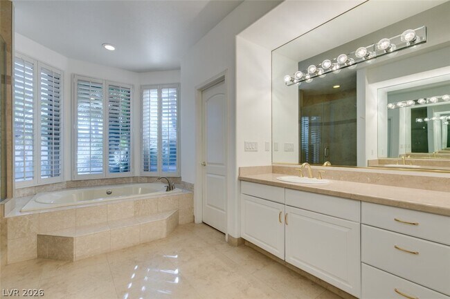 Building Photo - 174 Buena Ct