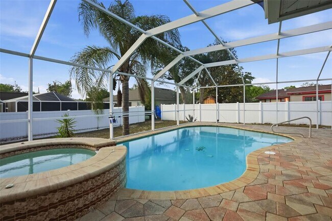 Building Photo - 2263 Deborah Dr