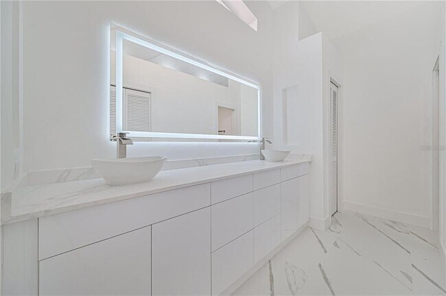Building Photo - 3832 Sabal Springs Blvd