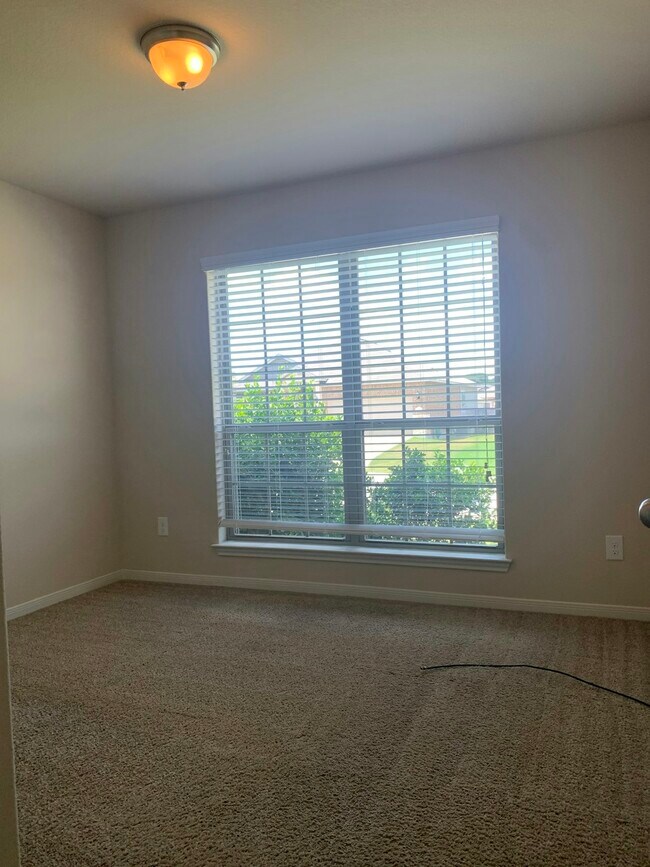 Building Photo - 5607 Markham Dr