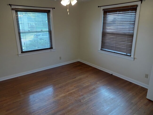 Building Photo - 3 Bedroom / 1 Bath Home - Johnson City, TN