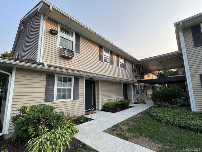Building Photo - 100 Hillside Dr