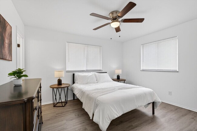 Building Photo - 1545 Reale Ave