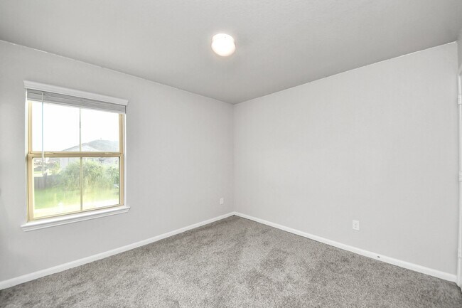 Building Photo - 18319 Pin Oak Lake Dr