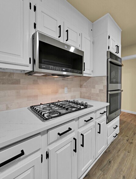 Building Photo - 3225 Edmond Ave