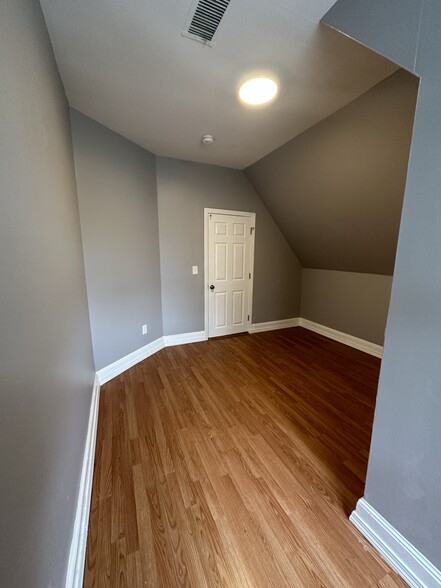 Building Photo - 90 Elm Hill Ave