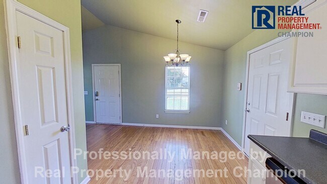 Building Photo - 627 Tabor Ln