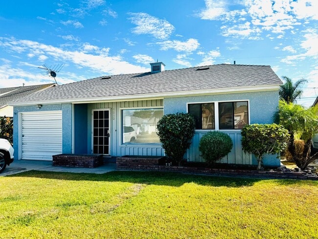 Primary Photo - Remodelled 2 Bedroom Home For Rent in Bell...