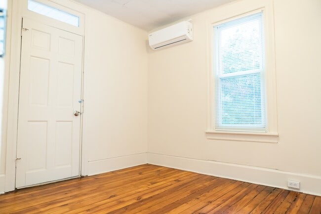 Building Photo - 3885 N 6th St