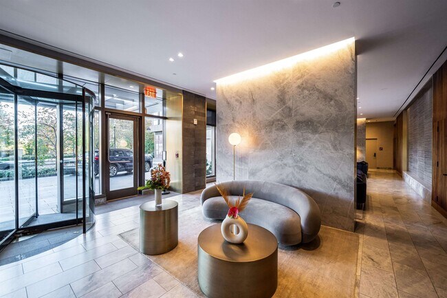 Building Photo - 75 Park Ln S