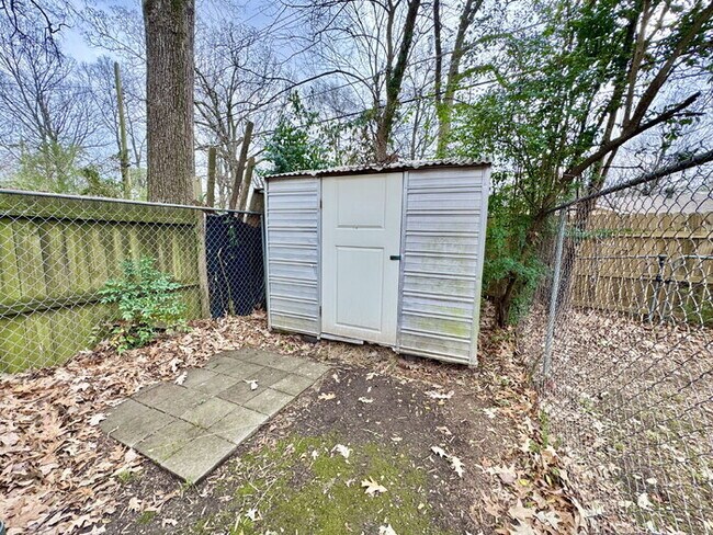 Building Photo - 4555 Willow Rd