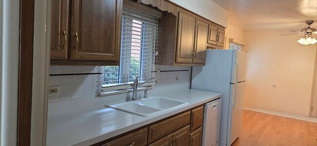 Building Photo - 10300 Pelham St