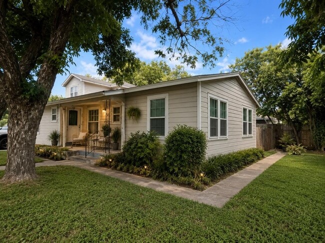 Building Photo - 5101 Guadalupe St