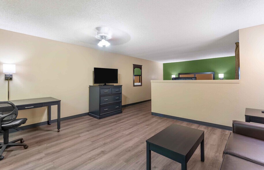 Building Photo - Furnished Studio-St. Louis - Airport - Central