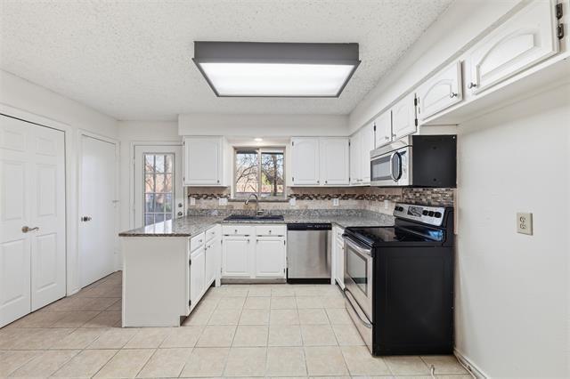 Building Photo - 800 Howell Dr