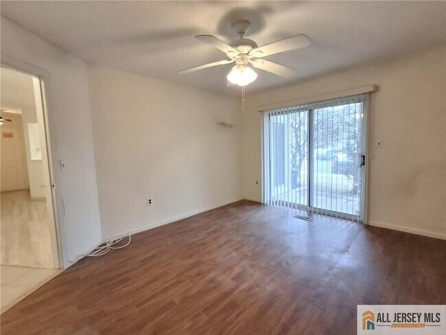 Building Photo - 9 Chatham Square