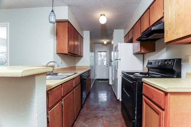 Building Photo - Rare Hill Country Gem | Upgraded Duplex on a Quiet Cul-de-Sac