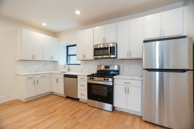 Building Photo - Brand New Interior Construction 2 Bed / 2 ...