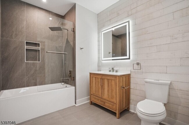 Building Photo - 106 Montgomery St