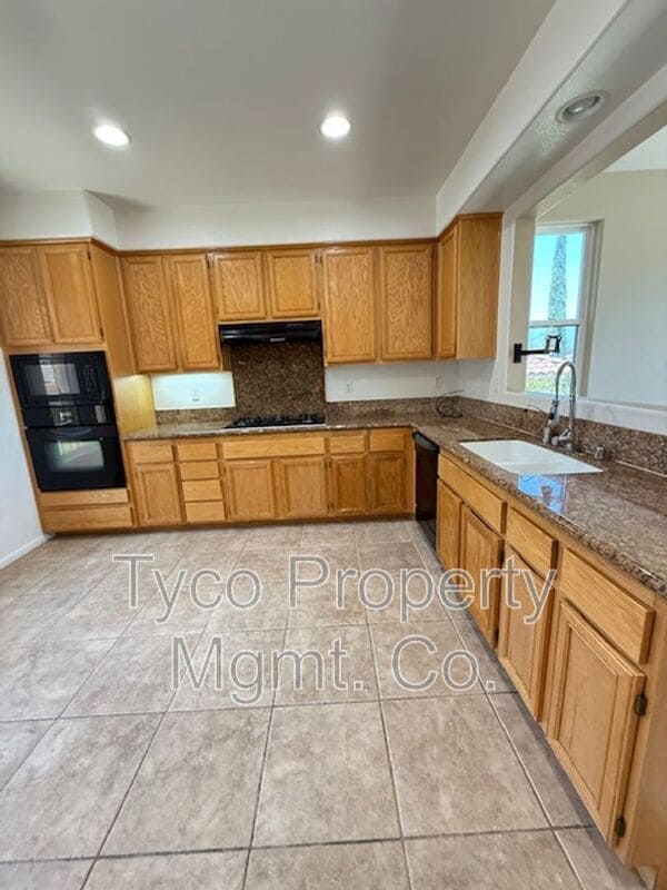 Building Photo - 2021 Pleasant Waters Ct