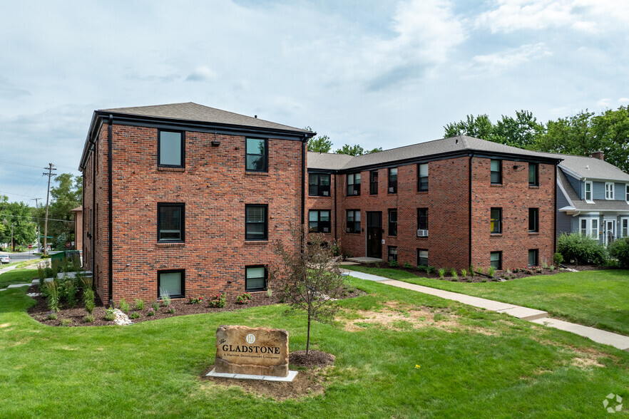 Primary Photo - Gladstone Apartments