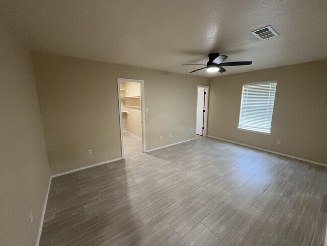 Building Photo - 2611 Littlewood Dr