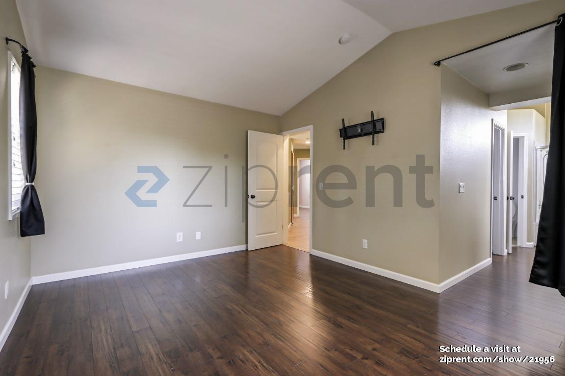 Building Photo - 9404 Lazy Creek Dr