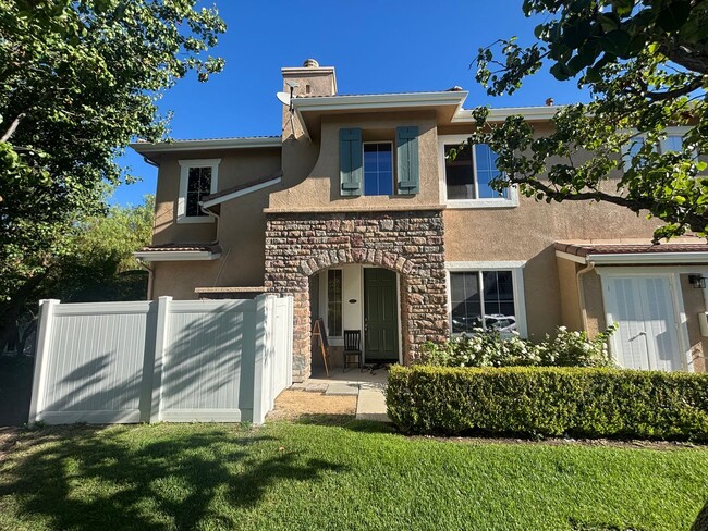 Primary Photo - Spacious 3-Bedroom + Loft Townhome for Ren...