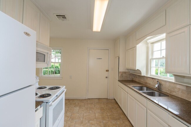 Building Photo - Beautiful 2 Bedroom, 1 Bath Home Coming Soon!