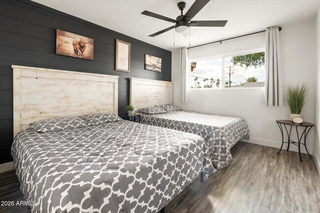 Building Photo - 423 N 73rd Pl