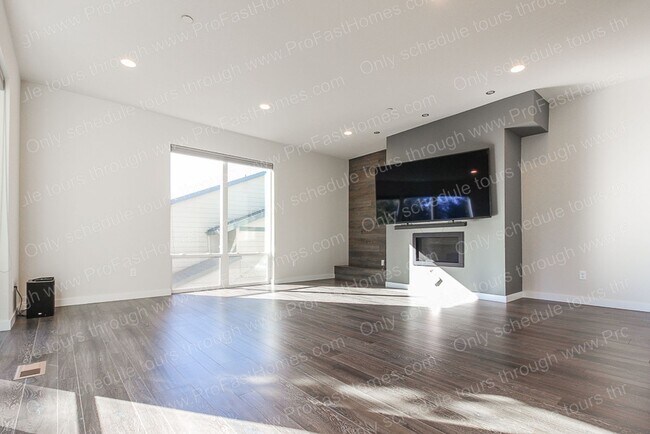 Building Photo - 2968 SE 92nd Ave