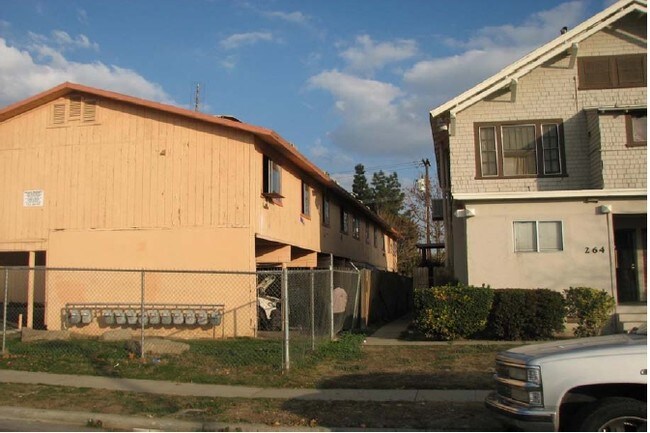 Building Photo - 284 N Roosevelt Ave