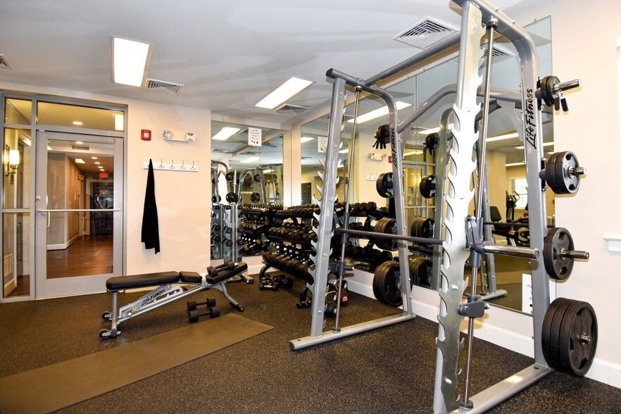 Building Photo - 4179 S Four Mile Run Dr