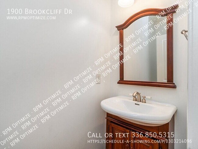 Building Photo - 1900 Brookcliff Dr