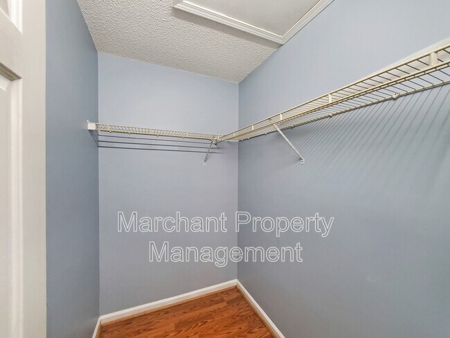 Building Photo - 237 Oak Valley Dr