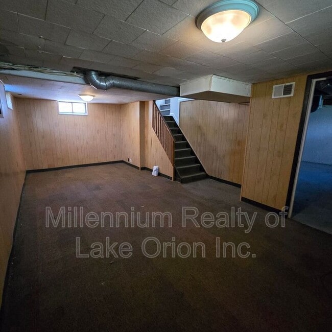 Building Photo - 136 W Princeton Ave