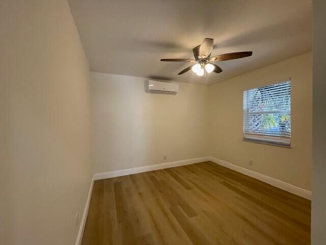 Building Photo - 302 N Tamarind Ave