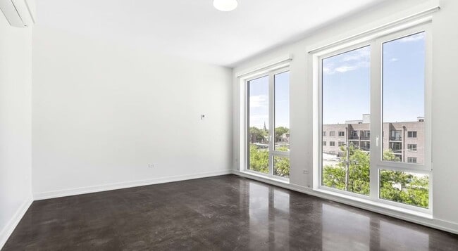 Building Photo - 1135 W Winona St