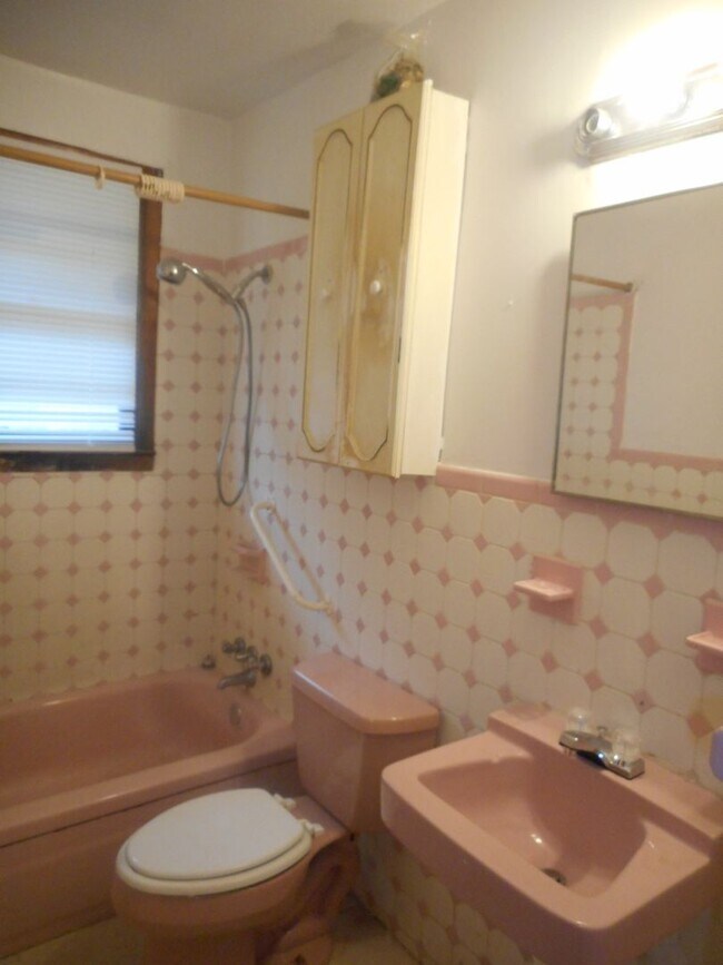 Building Photo - 3 Bedroom 1 Bath Downtown Augusta