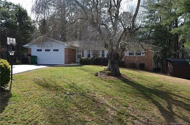 Building Photo - 3231 Magnolia Dr