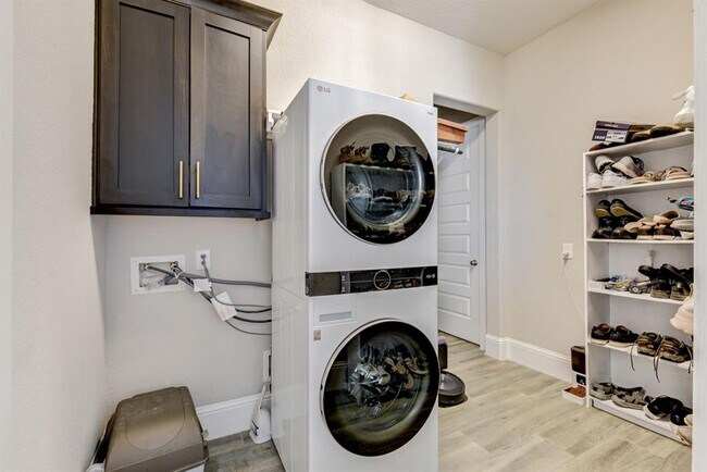 Building Photo - 2339 Pale Star Dr