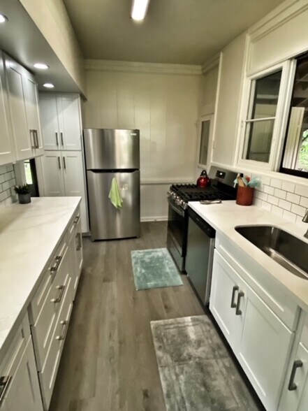 Building Photo - 2886 Komaia Pl