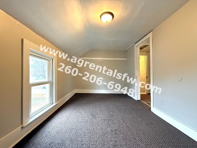 Building Photo - 4 Bedroom House