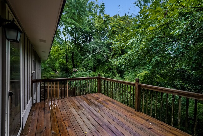 Building Photo - 1013 Sandy Brook Cir