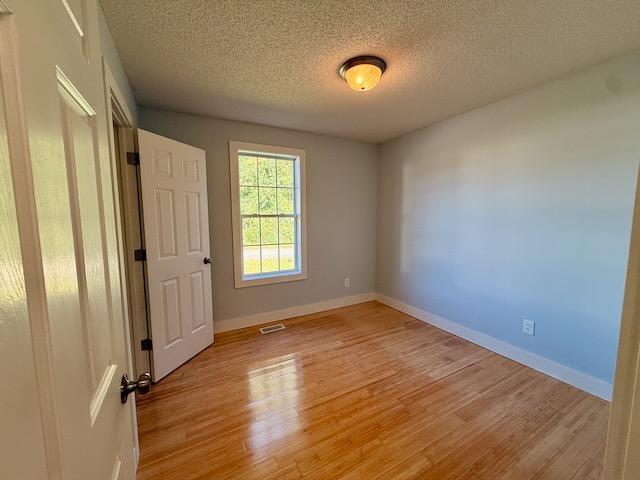 Building Photo - 1000 Meadowgreen Dr