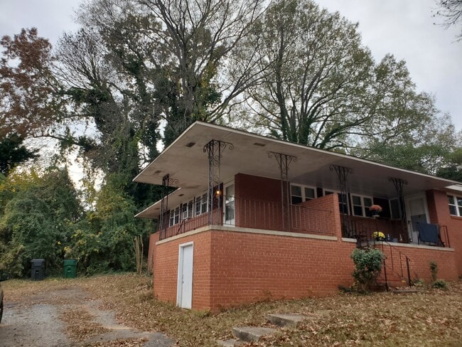 Building Photo - 1444 Academy St