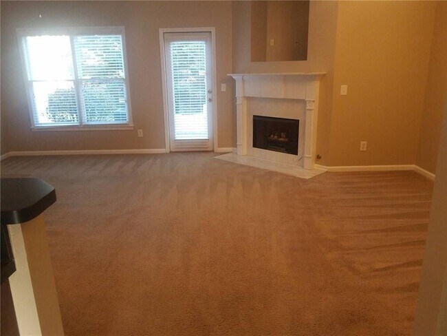 Building Photo - 121 Red Barn Ln